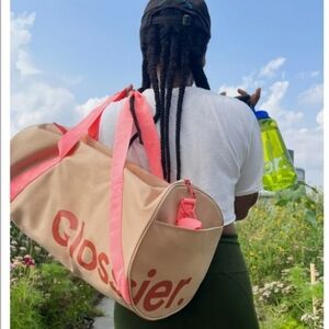 Glossier Duffle Beauty Bag Tote Medium Brown Pink Desert Rose Zip Canvas NEW !!!